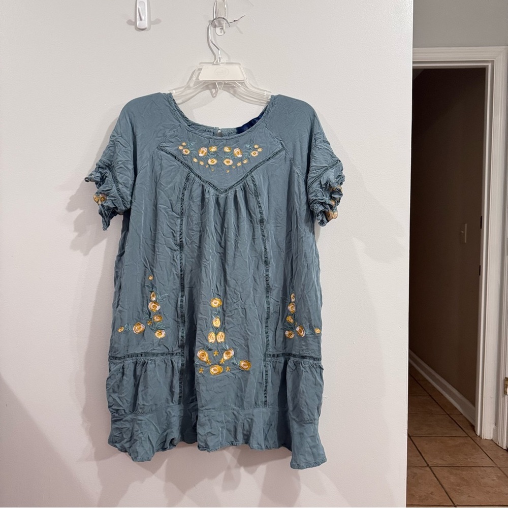 Blue Rain Embroidered floral short Sleeve Dress Size Large
